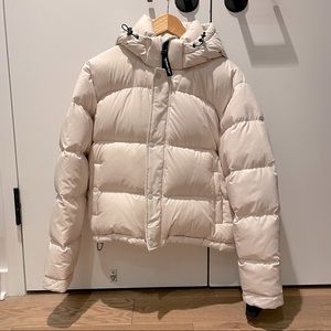 Aritzia The Super Puff Shorty